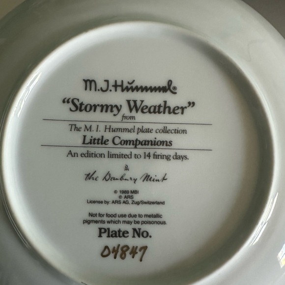 Hummel Figurine Plate with Children Under Umbrella - Multicolor - Picture 2 of 2